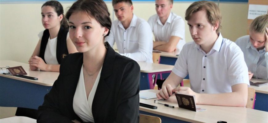 В Рособрнадзоре заявили, что почти 8,5 тыс. выпускников сдали ЕГЭ на 100 баллов - ТАСС